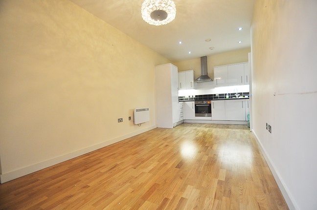 A stunning 3 bedroom apartment in N7 Main Photo