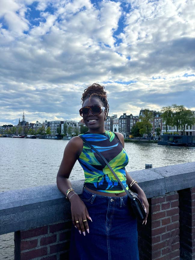 Hi, I'm Efe Main Photo