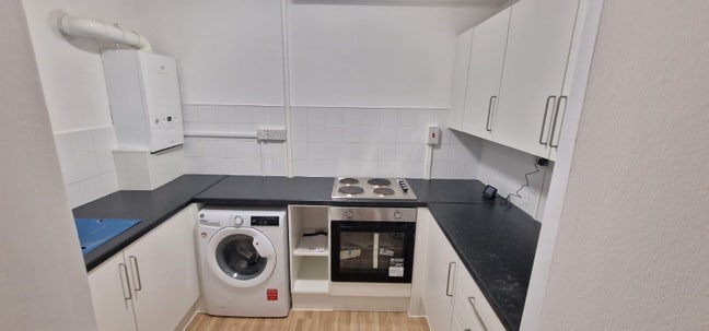 Fully refurbed 3 bed flat in Brixton av now! Main Photo