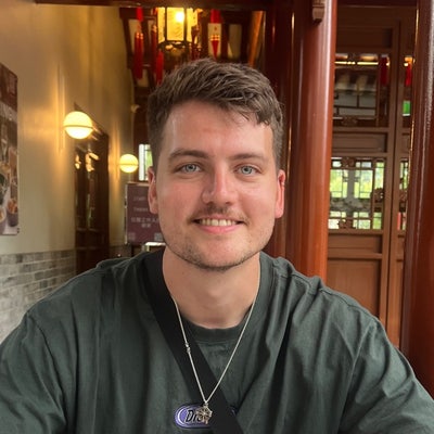 Finance Professional - Seeking double room Main Photo