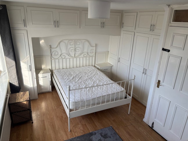  Double room available, close to Elm Park Station Main Photo