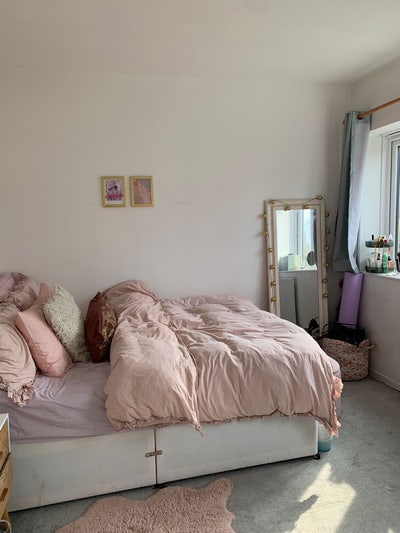 Lovely double bedroom located in East Putney Main Photo