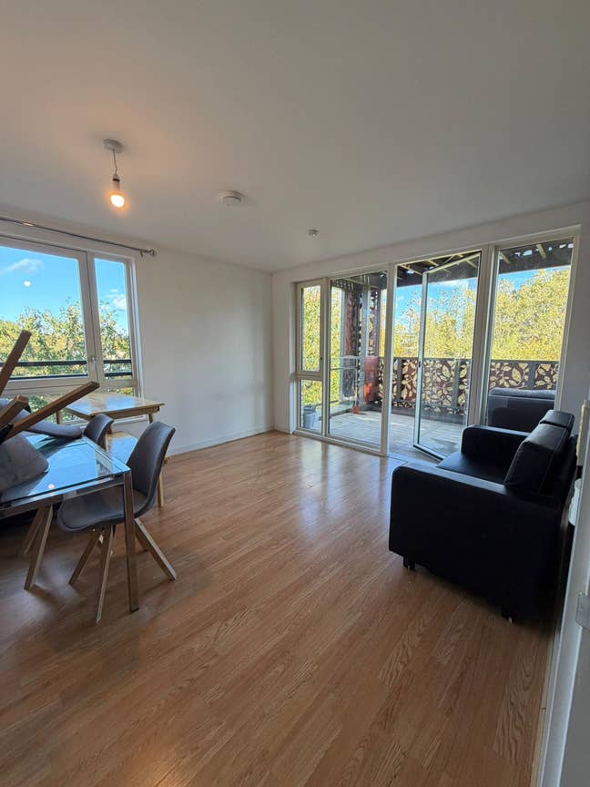 Modern Flat with Balcony&Gym Access | Canada Water Main Photo