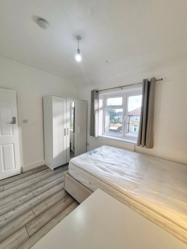 Three Double Rooms  in a Newly Refurbised House  Main Photo