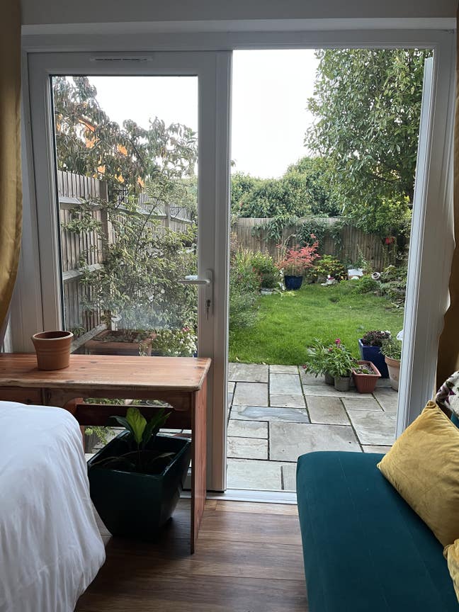 Beautiful Garden Room- kitchen & bathroom  Main Photo