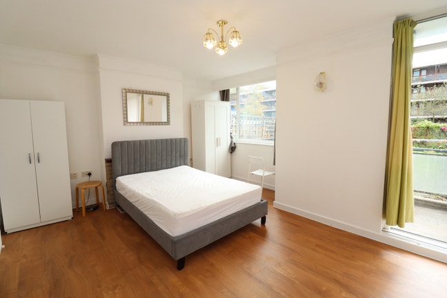 Refurnished Double Room with Balcony *Old Street* Main Photo