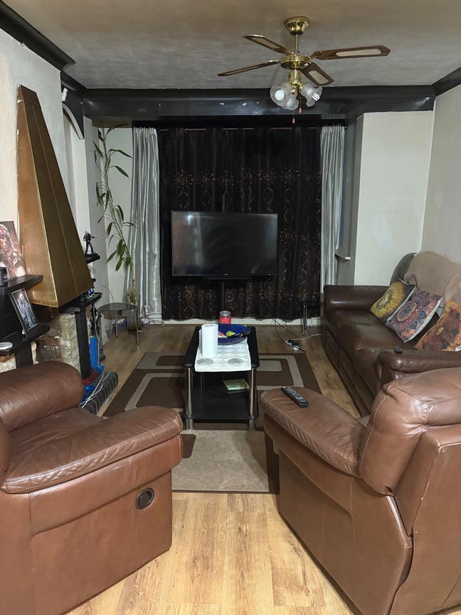 Spacious Double Room to rent - Furnished w/parking Main Photo