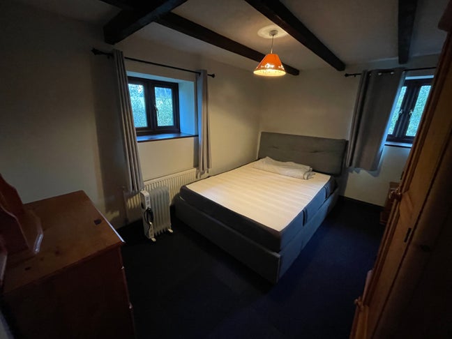 Double room with shared bathroom Main Photo