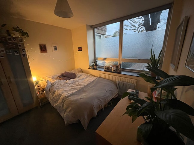 Double room in Spacious Sunny Creative Flat Main Photo