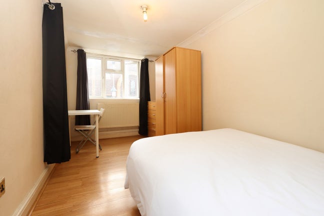 2 Rooms + Garden – Stratford E15 Near Westfield Main Photo