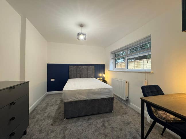 🏡 Modern Ensuite Kitchenette Room – Central PE1 Main Photo