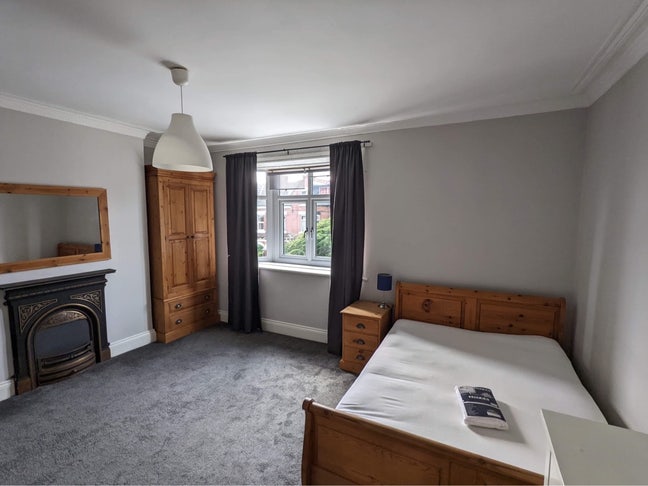 One double room available in 3 bed house Main Photo
