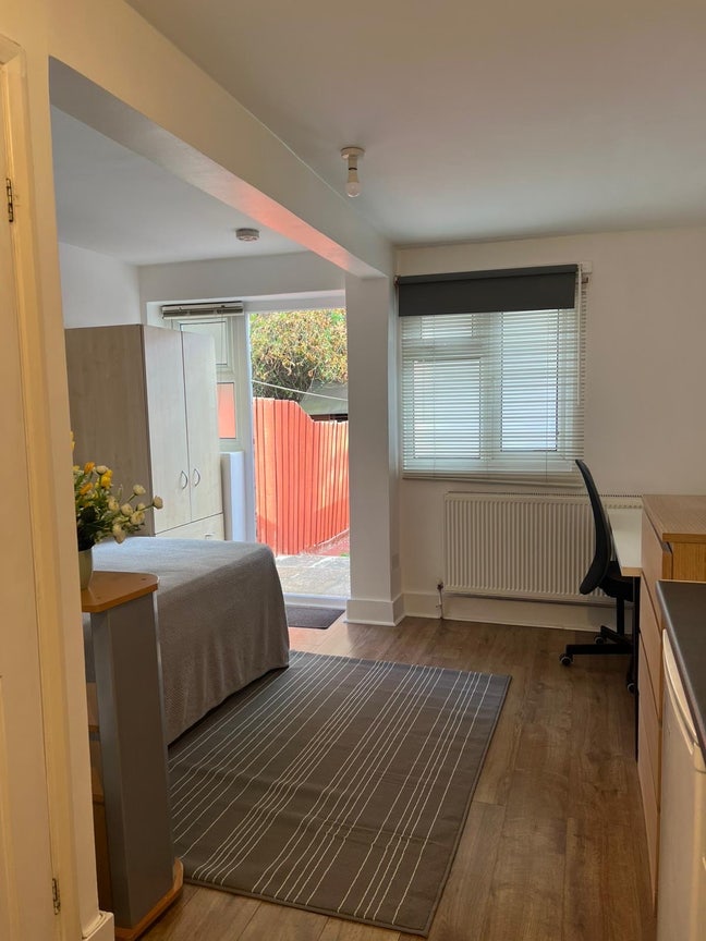 Charming Studio with private garden! Available now Main Photo