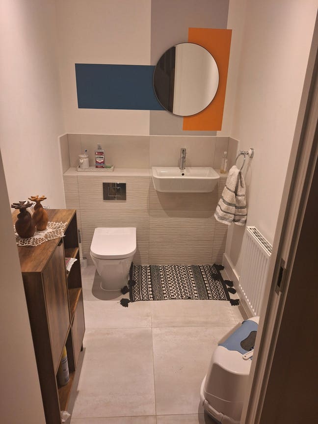 Spacious room in a new house  Main Photo