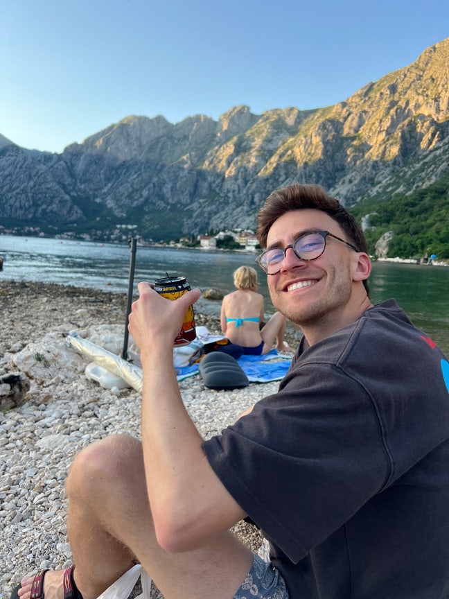 Room wanted in sharehouse!  Main Photo