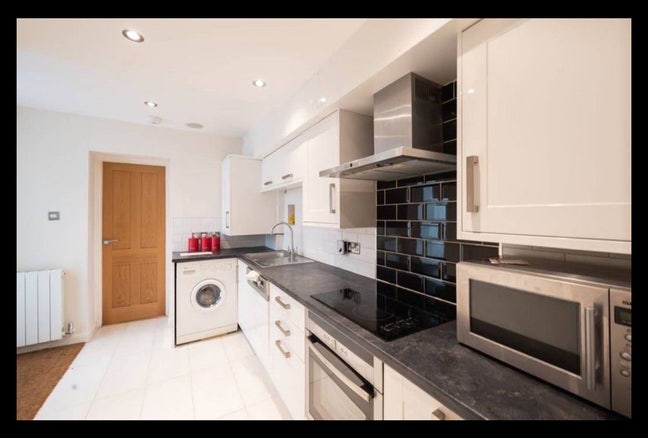 Huge double room with en-suite and patio access Main Photo