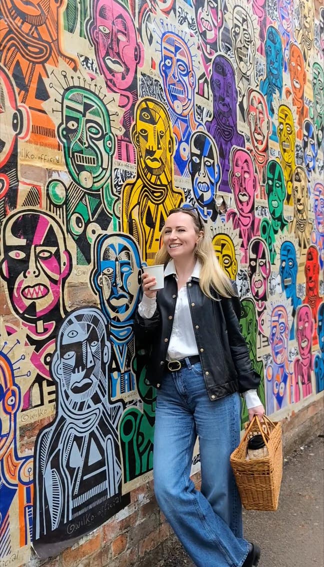 Girl seeking a quiet room with own bathroom Main Photo