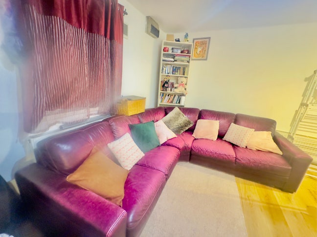 One bedroom flat including bills  Main Photo