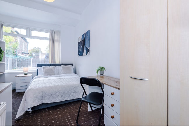 Lovely Ensuite Room in Friendly House Bills Incl Main Photo