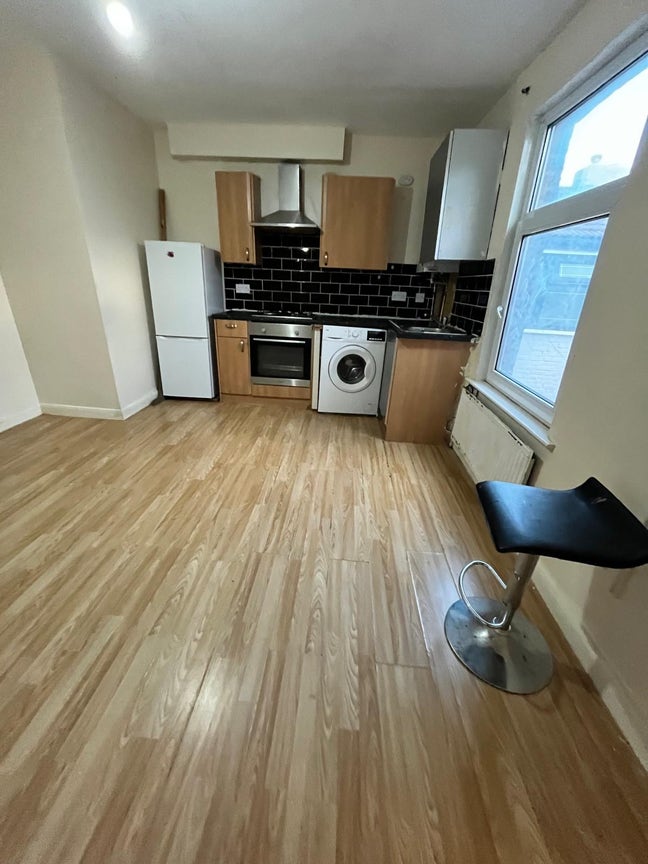 **Spacious 1 Bedroom Flat in Luton Town Centre** Main Photo