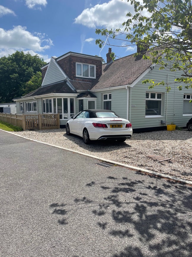 Double Room in 3 Bedroom House  Main Photo