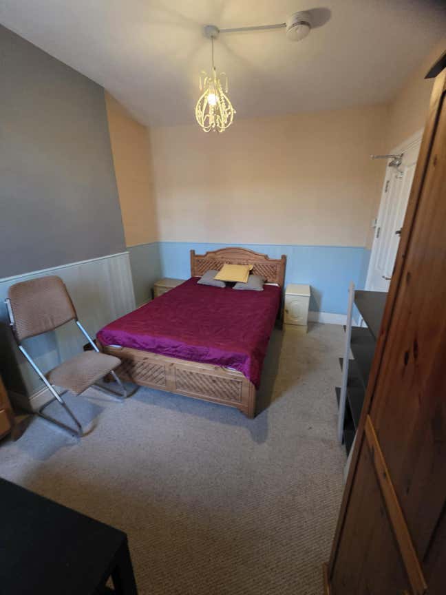 Double room in shared house Main Photo