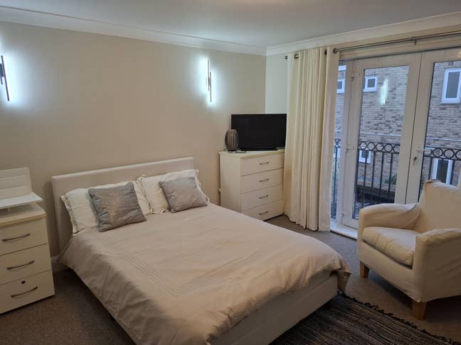 Premium Property Location  for Professionals 50+ Main Photo