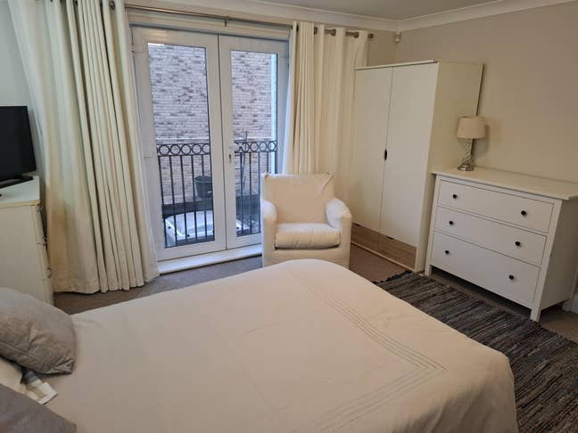 Premium Property Location  for Professionals 50+ Main Photo
