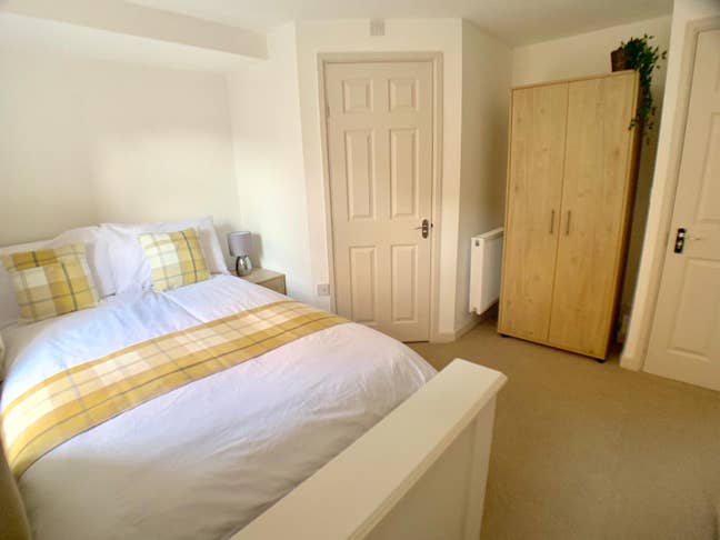 Ensuite room in Barnsley, S70 Main Photo