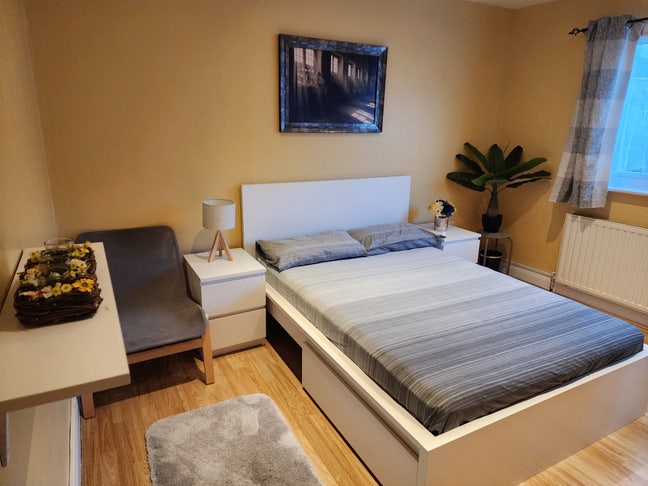 Kingsize room, 400m to station, Close to North Mid Main Photo