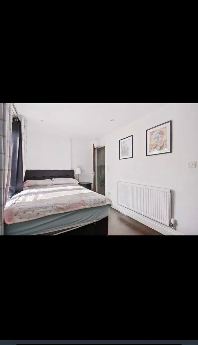 En-suite room in HA2 Main Photo