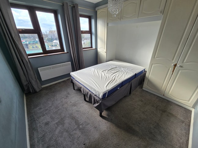 2 Rooms available in grays town centre Main Photo