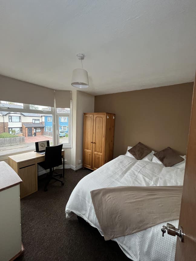 2 Rooms Left!!! Luxury Oxford Rooms-Ridgefield Rd Main Photo