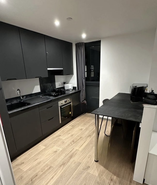 Parkway Gate Studio to Let (24 sqm) Main Photo
