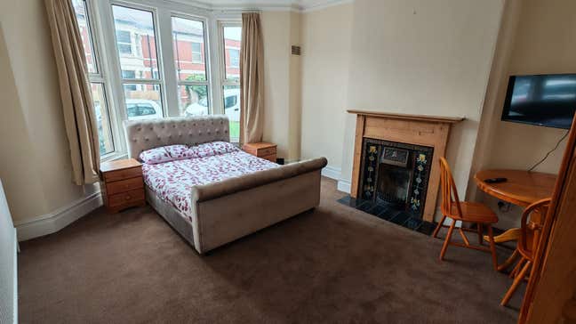 Lovely double room close to Gloucester road Main Photo