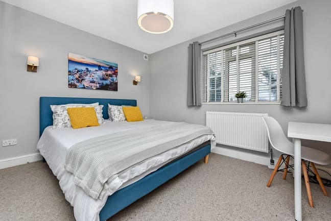 Lovely Room inc bills next to the Greenwich Park Main Photo