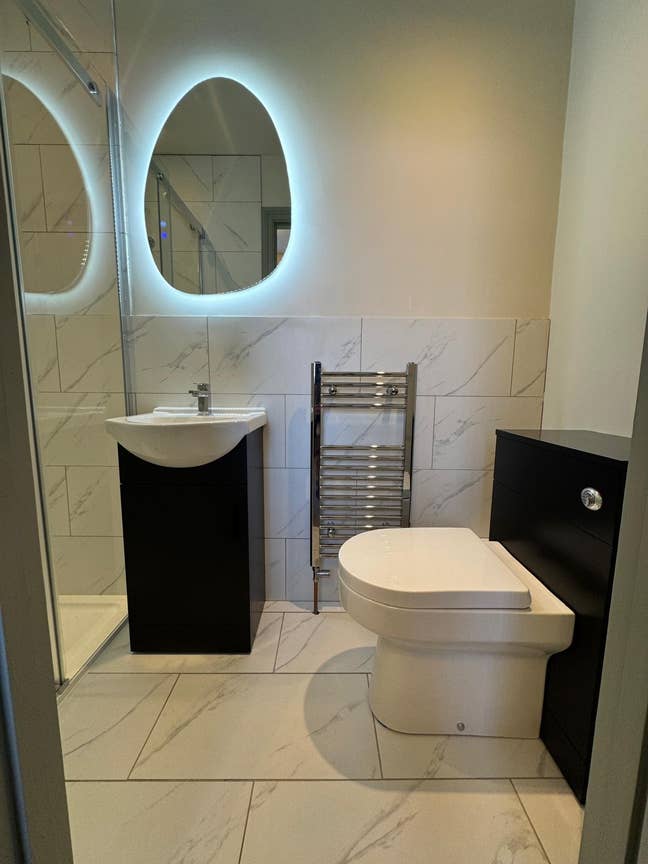 Modern and Spacious Ensuite Rooms!! Main Photo