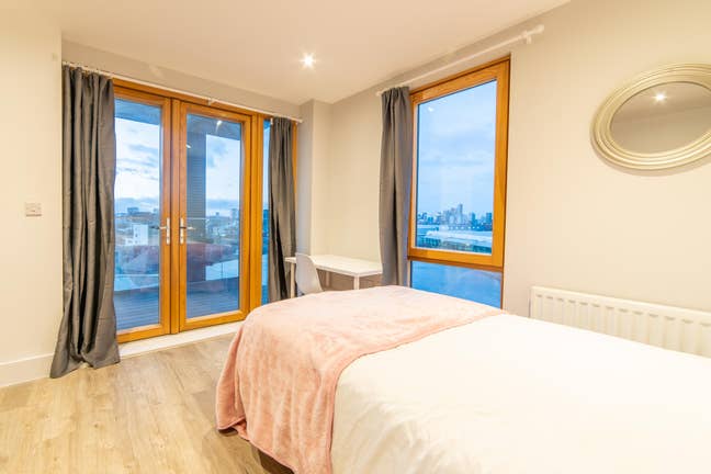 East India/Canning Town*Riverview*2Beds Main Photo