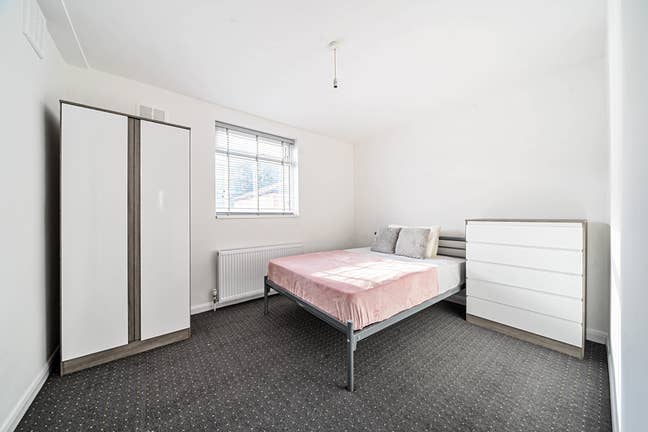 A bright double room in Tooting bills included Main Photo