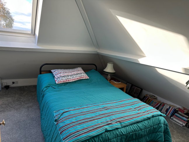 Lovely loft room to let in Histon Main Photo