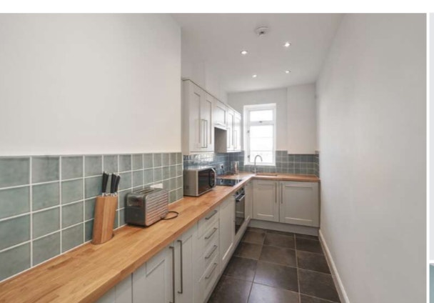 Looking for flatmate to join 2 bed flat Main Photo