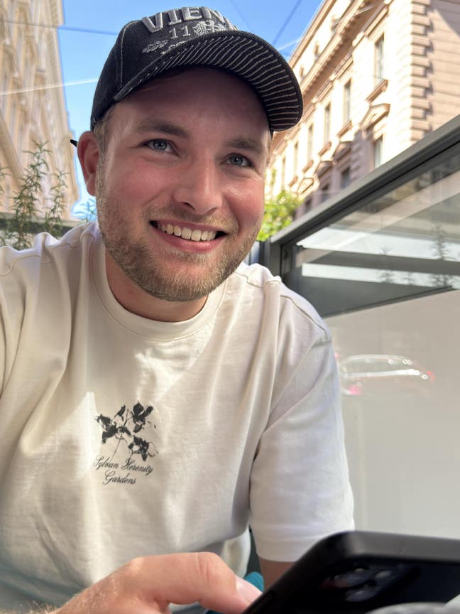 27 year old Male seeks a double room Main Photo