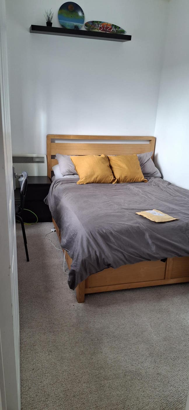 A fully furnished double room with a view. Main Photo