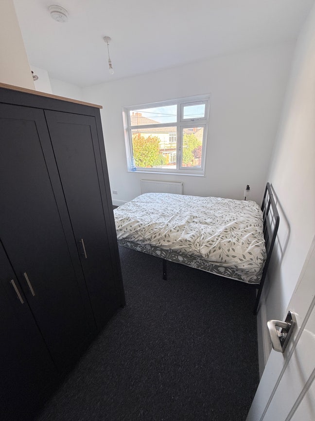 New Room with En-suite available  Main Photo