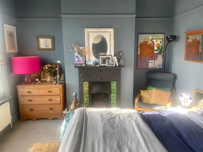 Full furnished room next to Shell Grotto Main Photo