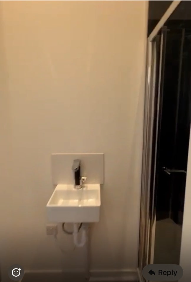 Room in beautiful house available  Main Photo