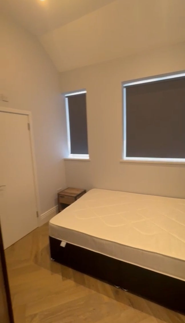 Room in beautiful house available  Main Photo
