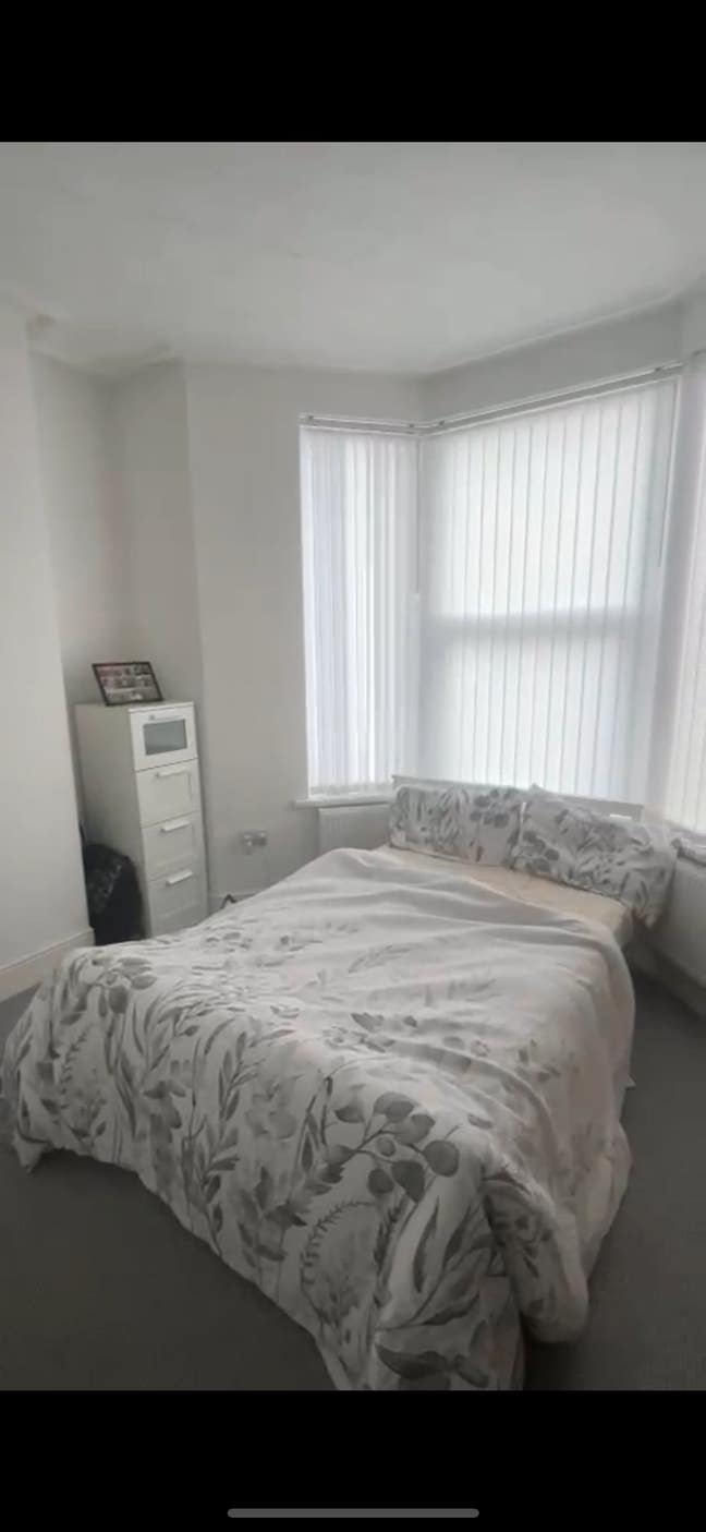 Ensuite Room-Available Immediately from 1 November Main Photo