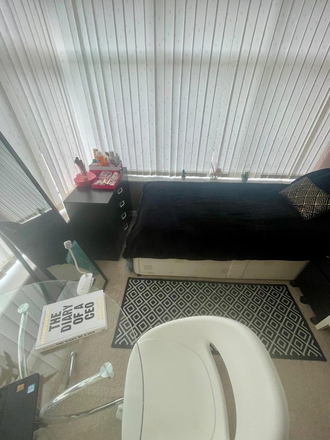 Comfortable Single Room in a shared House. Main Photo