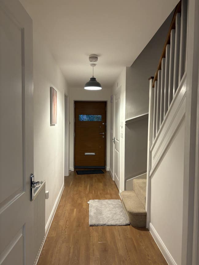 Single room available in modern, renovated house  Main Photo